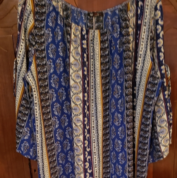 NWOT Women's Top - Picture 1 of 3